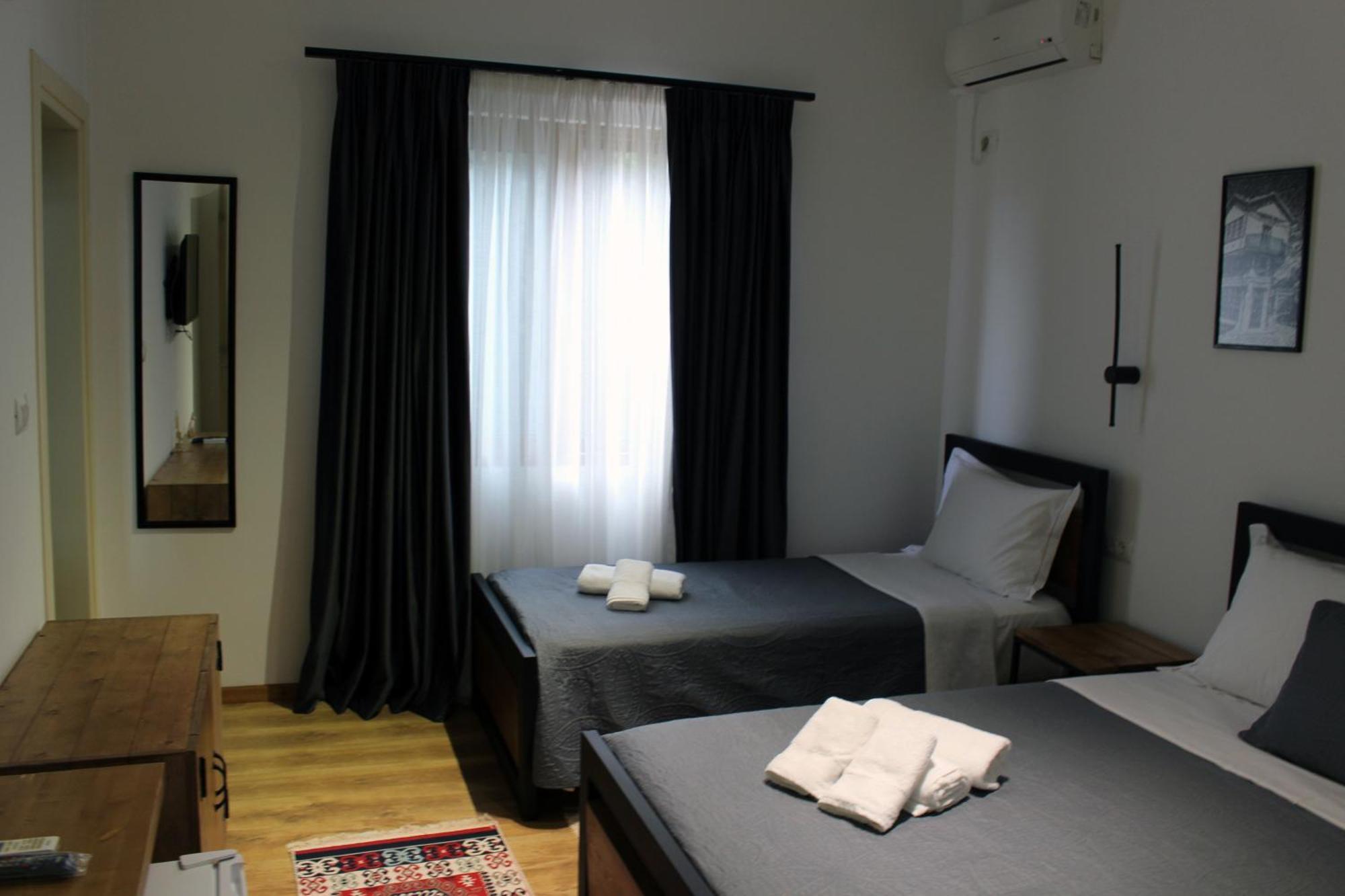 Guest House Amades Gjirokaster Exterior photo