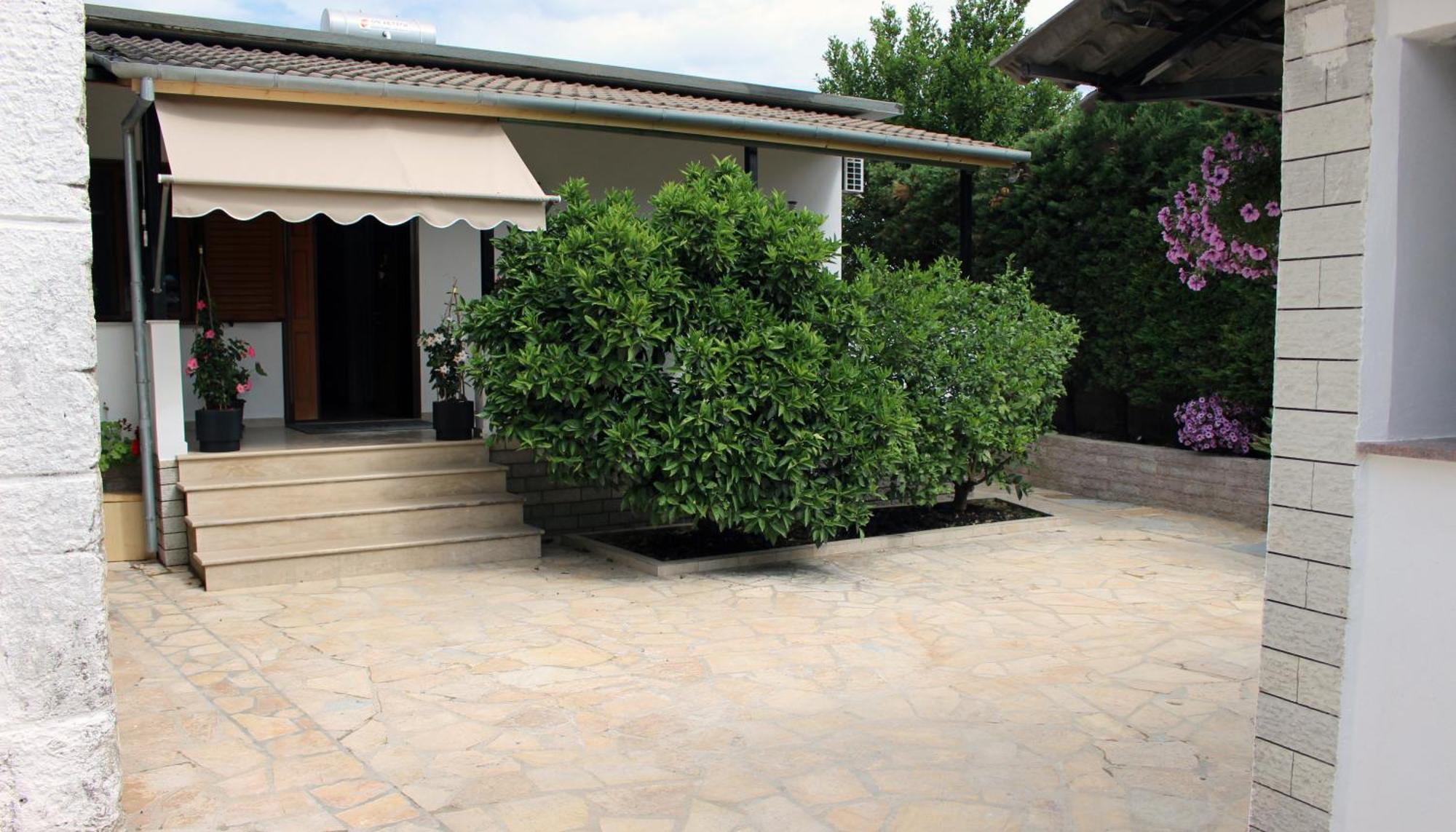 Guest House Amades Gjirokaster Exterior photo