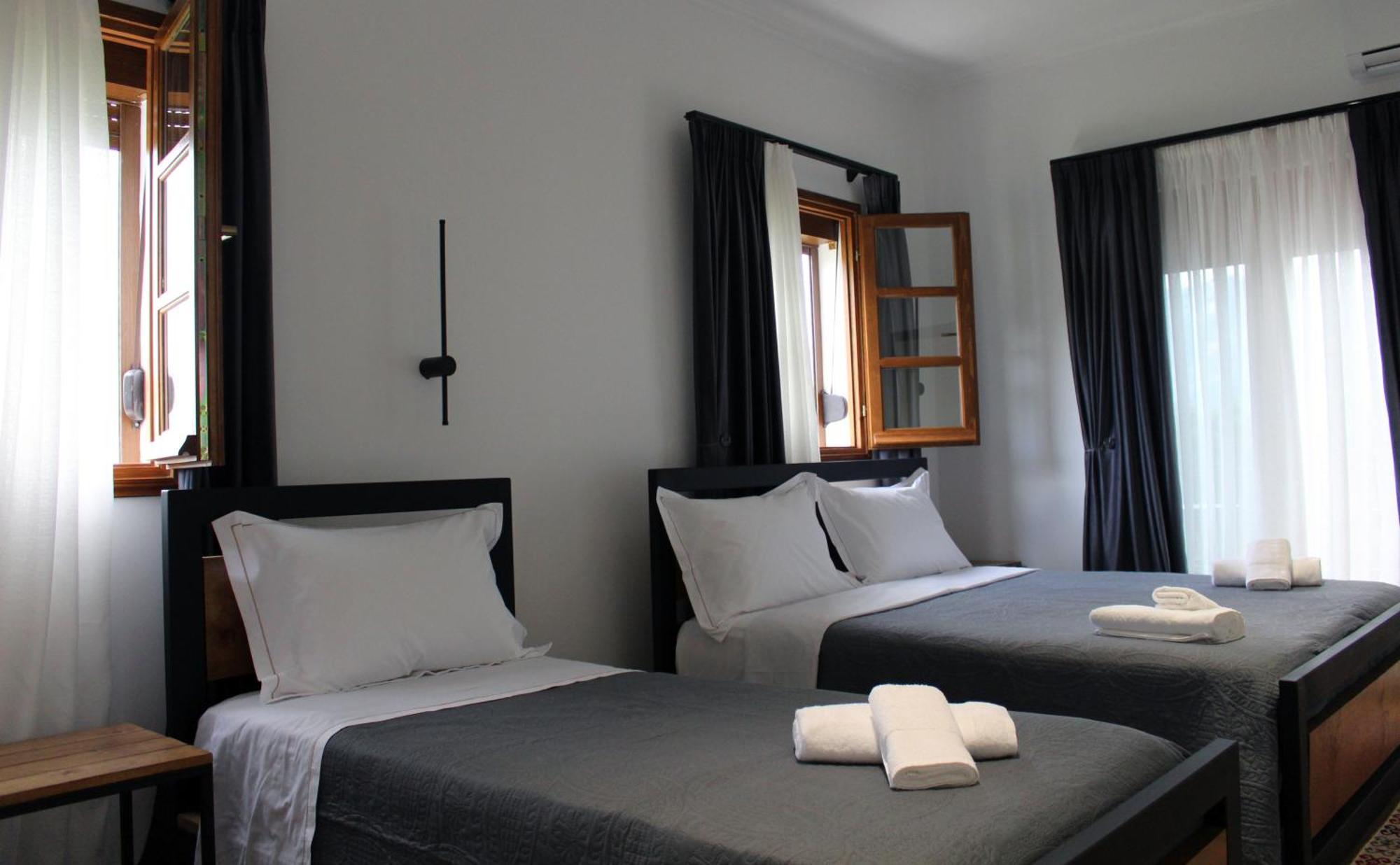 Guest House Amades Gjirokaster Exterior photo